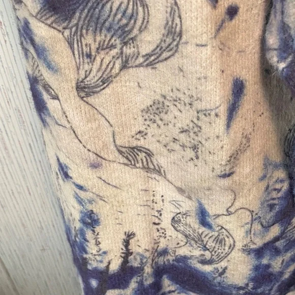 Amazon Abstract Blue and White Large Women's Crew Neck Sweater New - Picture 5 of 7